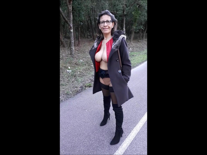 Intim422a: Walk in kleinem Outfit in diesem Winter 2024