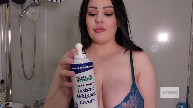 LACEYLOOXXX: スプロッシング喫煙熟女乱雑なフェチプレイ