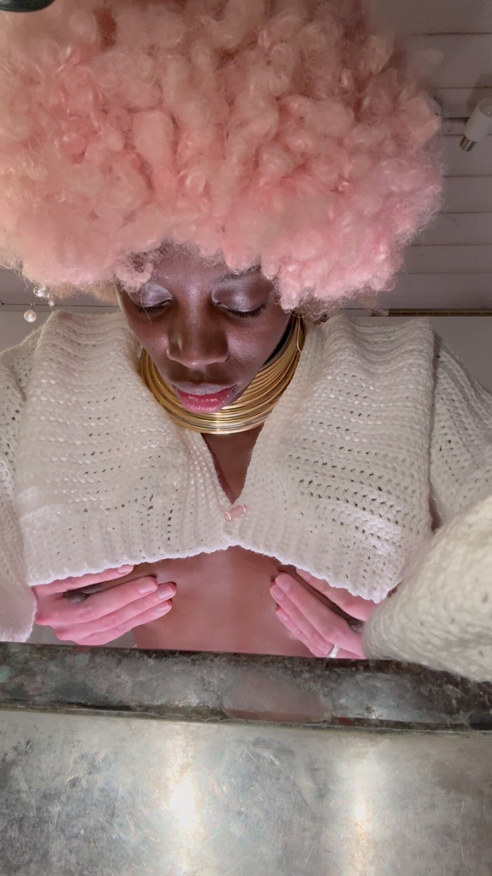 Missblackreey: 小柄な黒檀のロマントとのホットキッチンセックス