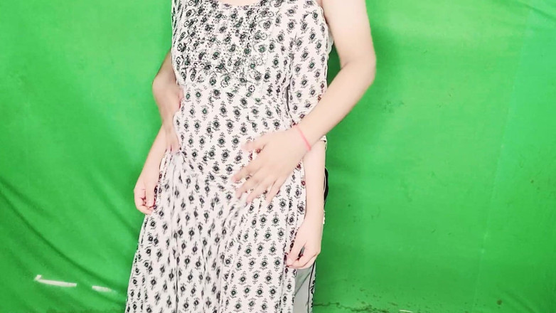 Vicky Thakur: Une indienne desi se caresse le ventre et le corps 17
