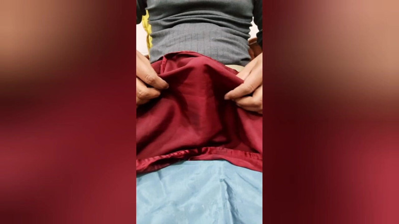 Satin And Silky: 丝质丝质打手枪色情 - 用缎面丝质栗色护士套装摩擦鸡巴头 （84）