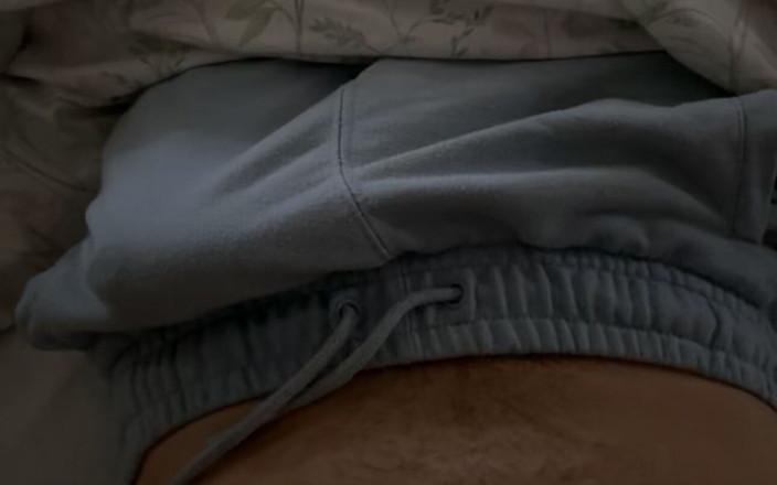 Uncut9xxx: Cewek ini ngungkap kontol besar yang belum disunat