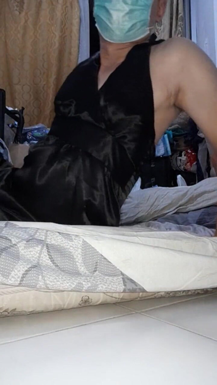 Naomisinka: Satin váy đen niềm vui