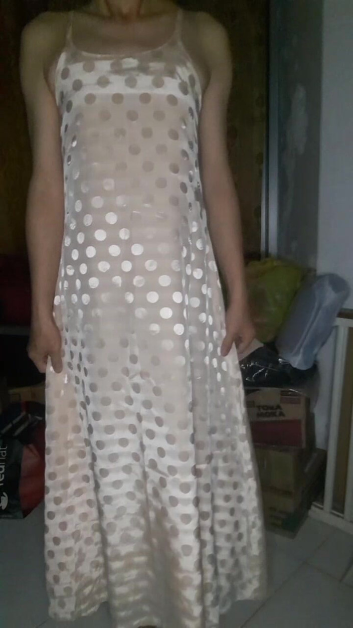 Naomisinka: Saténová dlouhá šatová Polkadot Crossdresser masturbace Fetiš