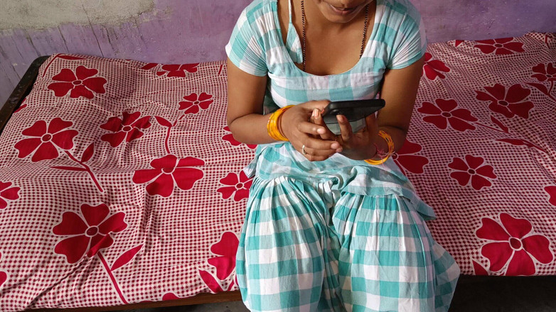 YOURAMRITA04: Fată indiancă sexy desi de la sat își înșală soțul 4K Video
