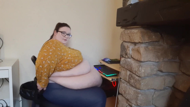 SSBBWLadyBrads: La ragazza più grassa al lavoro - difficoltà