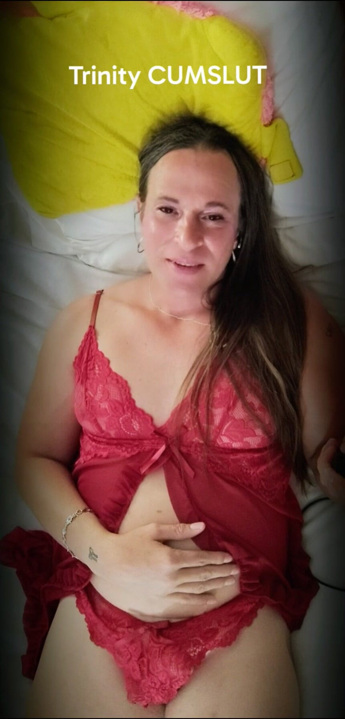 Trin luvs cum: Trinity cumslut mujhe khilaati hai