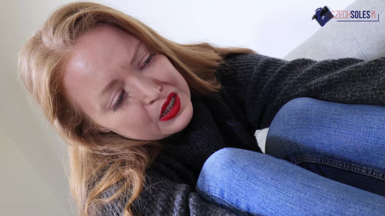 Czech Soles - foot fetish content: Bolące imbirowe, śmierdzące i spocone duże stopy