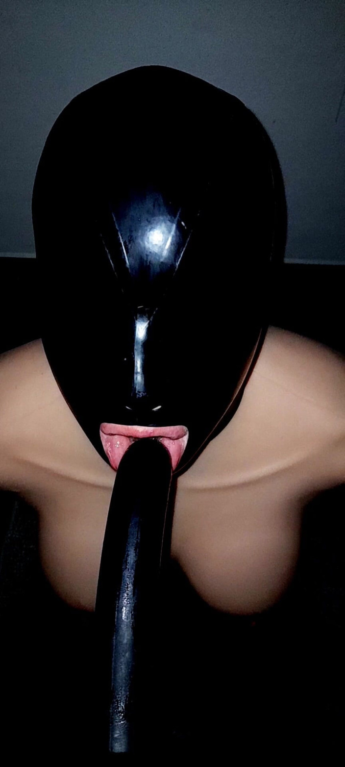 Hooded June: Тренировка слюнявого горла. Практика слюней для члена