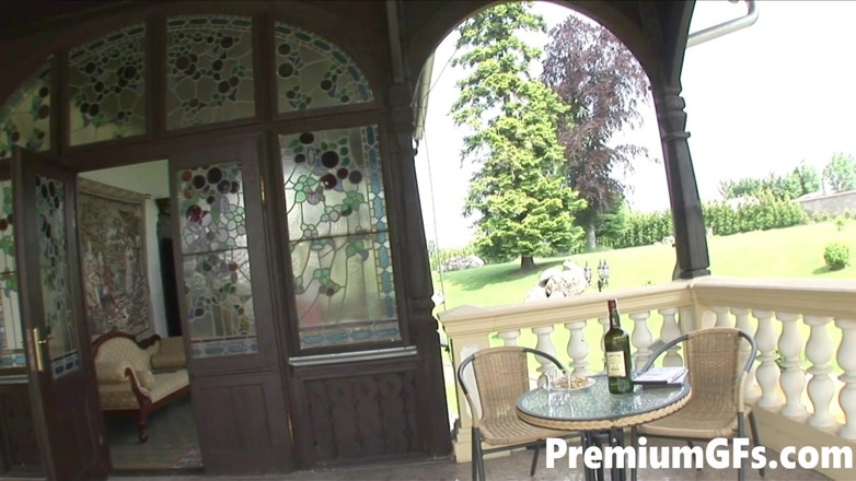 Premium GFs: Sexy mucama Simone Style disfruta follando con dos sementales