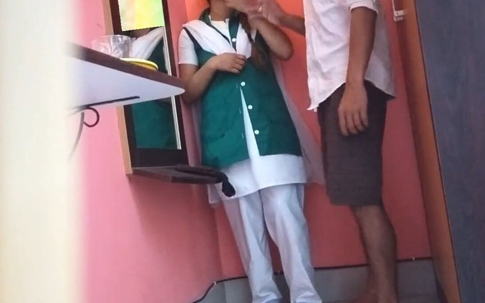 Fantacycutting: Chica universitaria y su hermanastro follando en habitación sola
