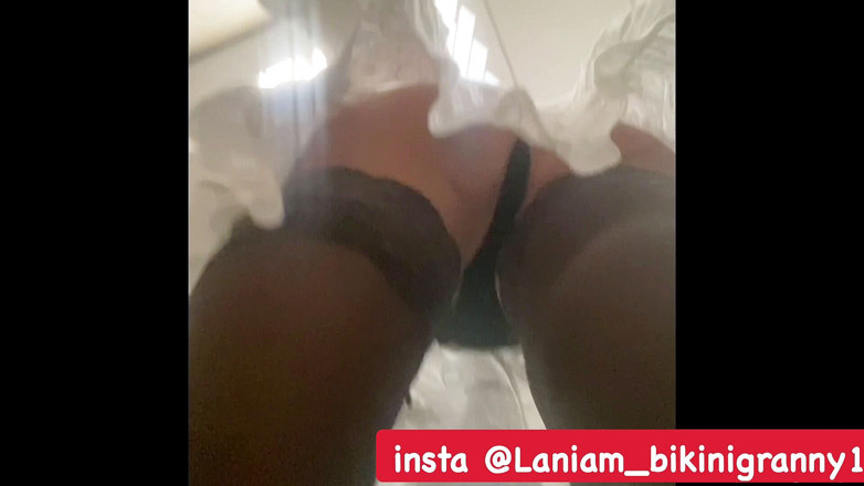 TaniaMilf: Nenek fetish string thong bawah rok
