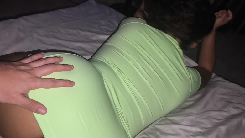 SENSESEX: Madrastra Con Vestido Corto Seduce a Su Hijastro Y Termina...