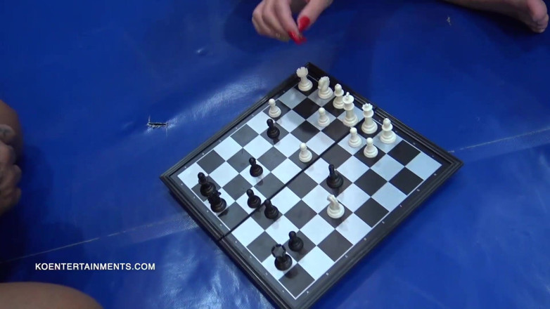 KO Entertainment: Candee Licious Vs. Zsolt, Pertempuran curang bogel