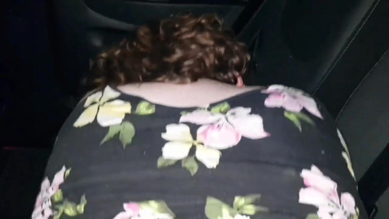 Real homemade BBW BBC porn: Aku dientot habis-habisan di kursi mobil di luar ruangan