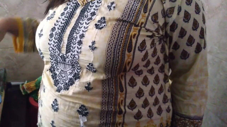 Aria Mia: Desi Bhabhi anal dur futut de Devar în bucătărie când ea...