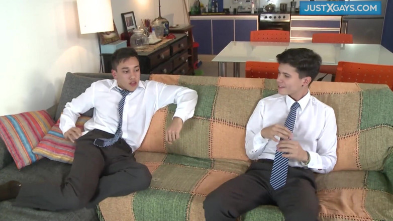 Just x gays: Caras sensuais de colagem se divertem