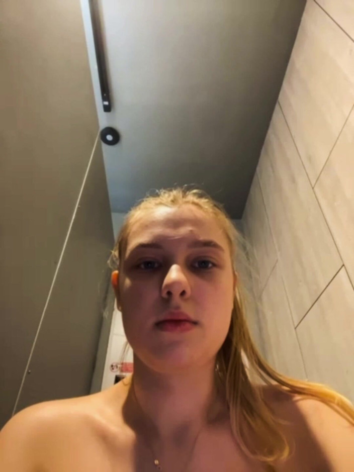 JuiceLussie: Навчання і трах у спортзалі