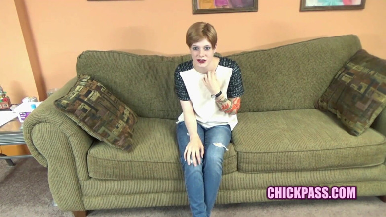 ChickPass Amateurs: Pelirroja linda Ava hace su debut