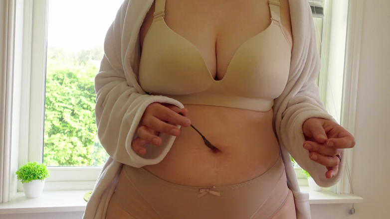 Arya Grander: Bauchnabel-fetisch-video mit Gabel und Hitting Navel