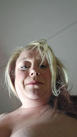 Jenn_sexxii: POV, je baise la belle-mère la plus sexy que vous...