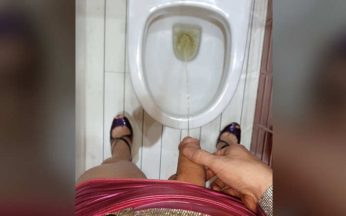 Lucy Essex CD: Sissy Lucy pOV pinkeln