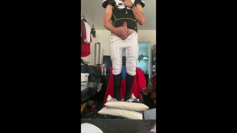JockDad87: L’athlète de football Dilf Jockdad87 est super excité dans ses...