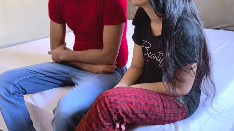 Desifilmy45: Pequeña hijastra sedienta de polla follada en el coño en...