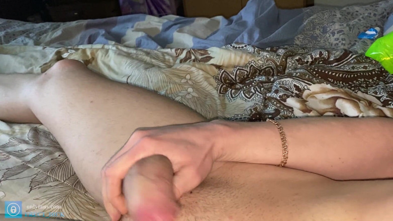Erect Dick Bi: Masturbando un cazzo con le setole! Si masturba in webcam...