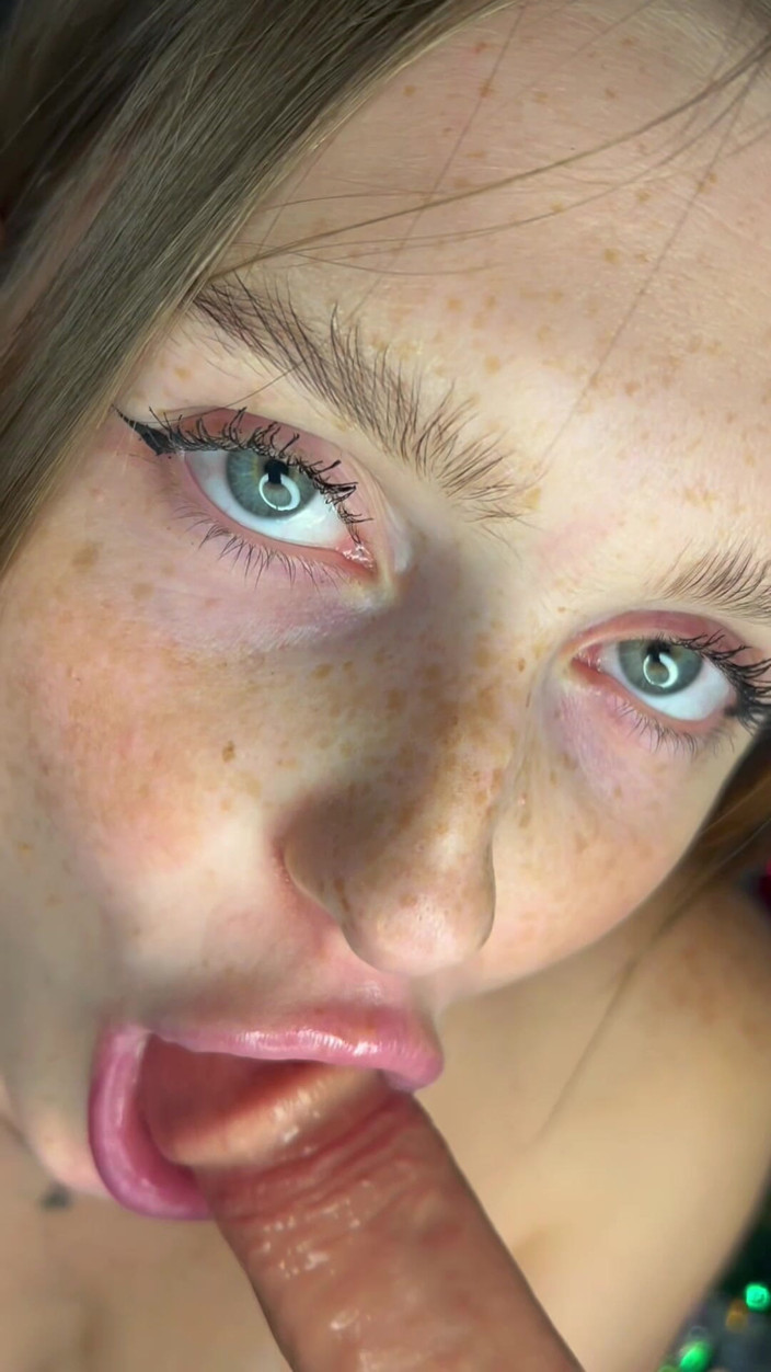 Lovelly_molly: Близко На Камеру Играюсь С Дилдо И Со Всеми Частями Своего Тела