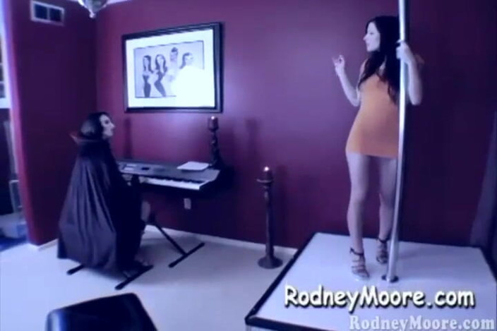 Rodney Moore: 에픽 뱀파이어 스트리퍼 고스 정액 핥기
