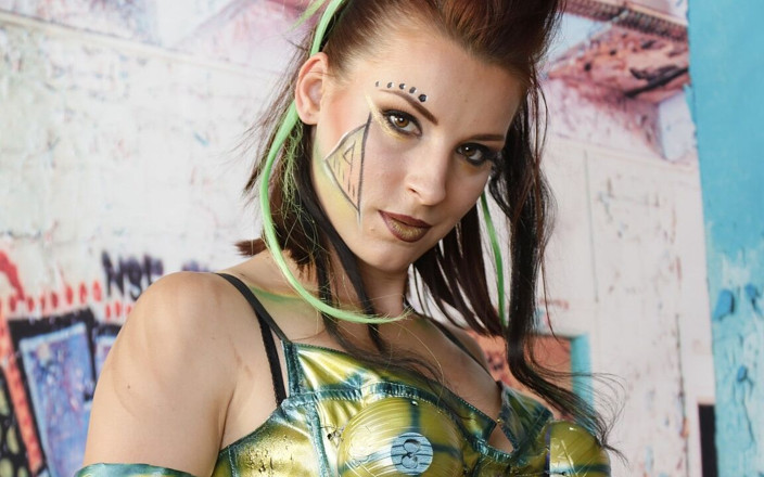 Bravo Models Media: 405 брюнетка сувора дівчина-воїн Вікторія Деніелс