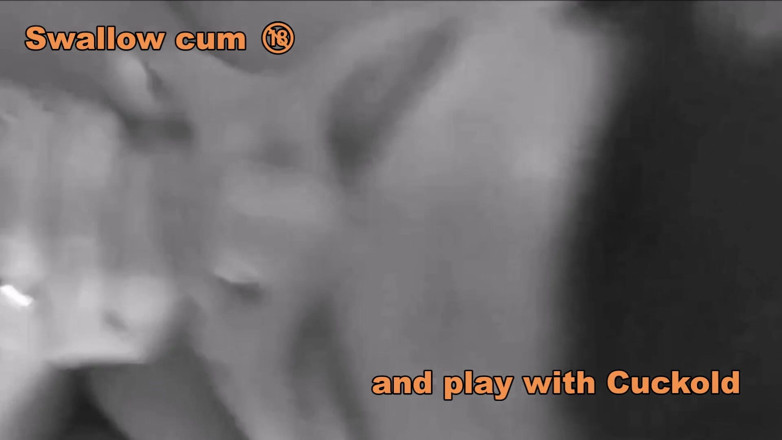 Cuckoby: Menelan mani di hadapan cuckold
