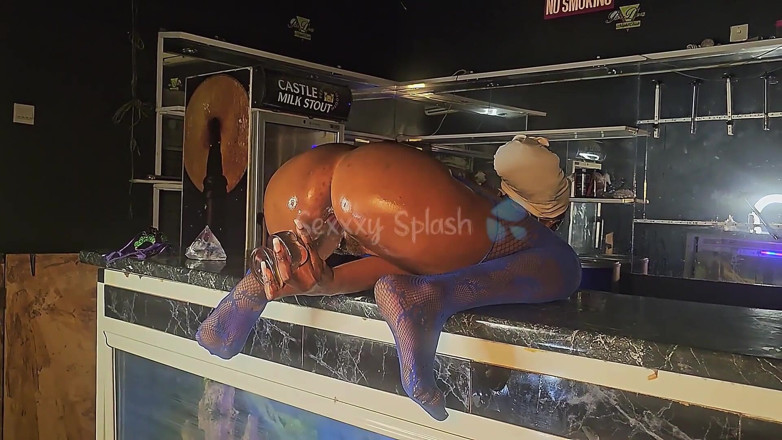 Sexxxy splash official: Twerk eboni berpantat besar dalam pancutan belakang gaya doggy jala