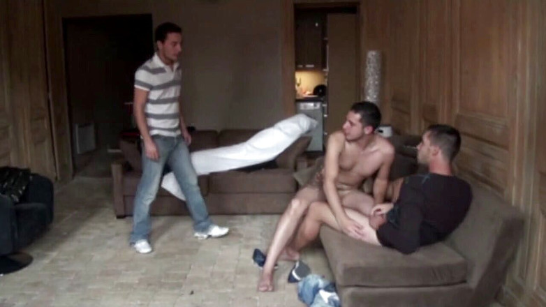 Gaybareback: 輪姦サプライズ、ボトムの2つのトップ