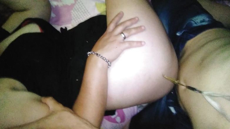 Fitcure1: Scopando da un lato senza camicia con il mio ragazzo...