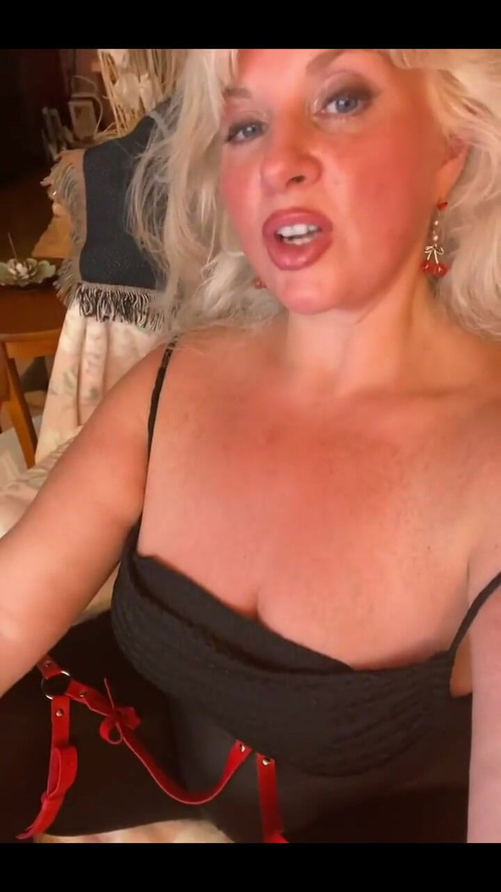 PaintedRose Taboo Femdom Fetish MILF: 火曜日からの服従訓練 舞台裏でのちょっとした楽しい楽しみ