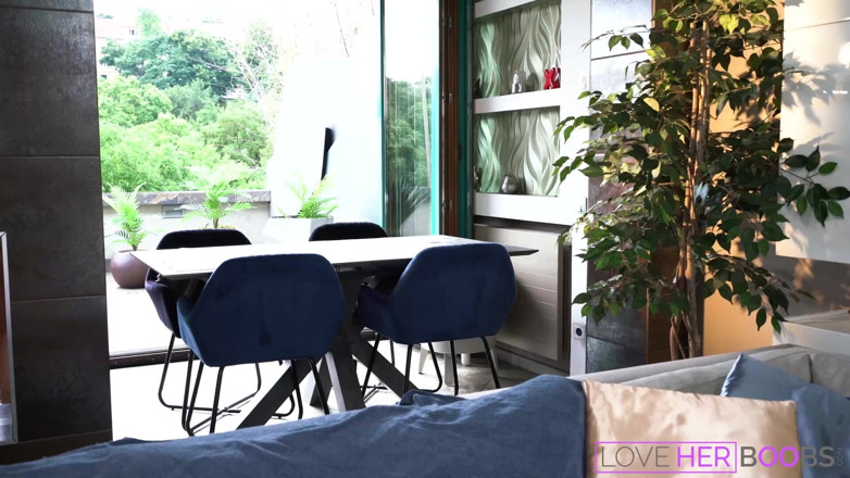LoveHerFilms: Bébé, tes seins sont juste parfaits