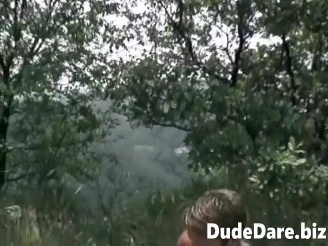 DudeDare: Azgın adamlar ormanda sert sikişiyor