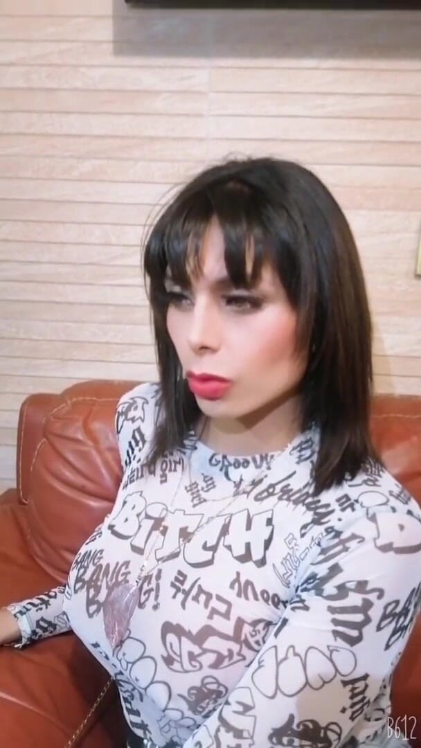 Barbietransxxxx: Travesti arkadaşına oral seks yapıyor