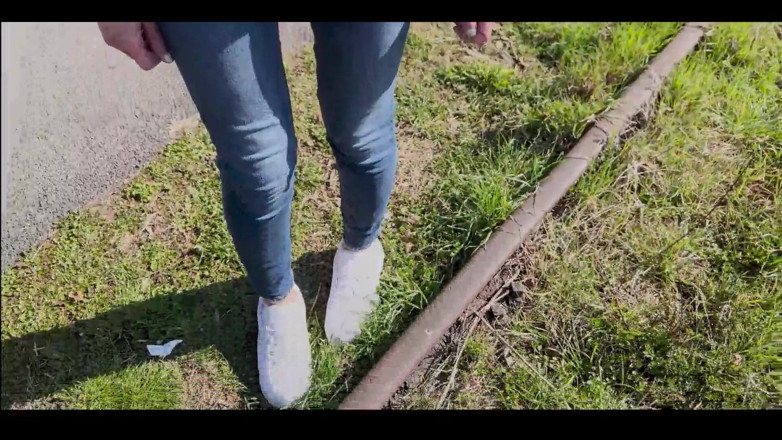 Lollolara91: Laras fantasien ep.2 - im wald sucht nach schwänze zum lutschen