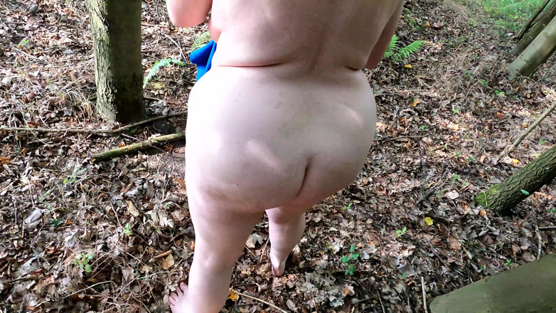 Bouncy Tits Action: Toket aduhai cewek ini dipukuli total sambil bugil