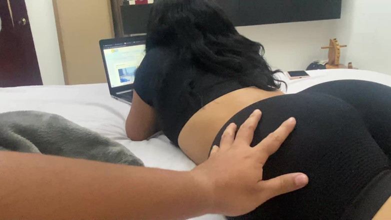 SENSESEX: Дупу мачухи трахає пасинок, коли вони залишаються одні вдома