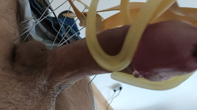 Mutsakin: Abspritzen mit einer fliege auf meinen schwanz