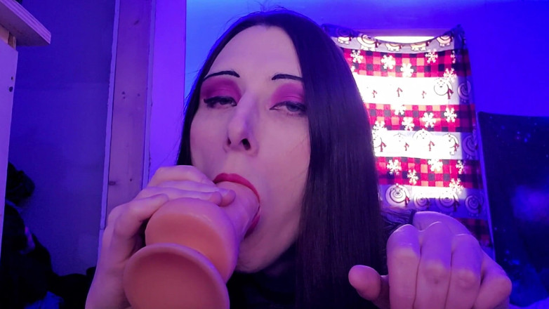 Ivyrose499: Rakaman dekat Trans Dildo Menunggang Dengan Mood Lighting