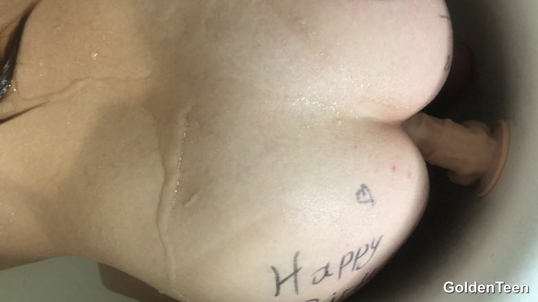 Golden Teen: Sexy mädchen kommt hart, dildoritt mit blowjob &amp;falschem sperma