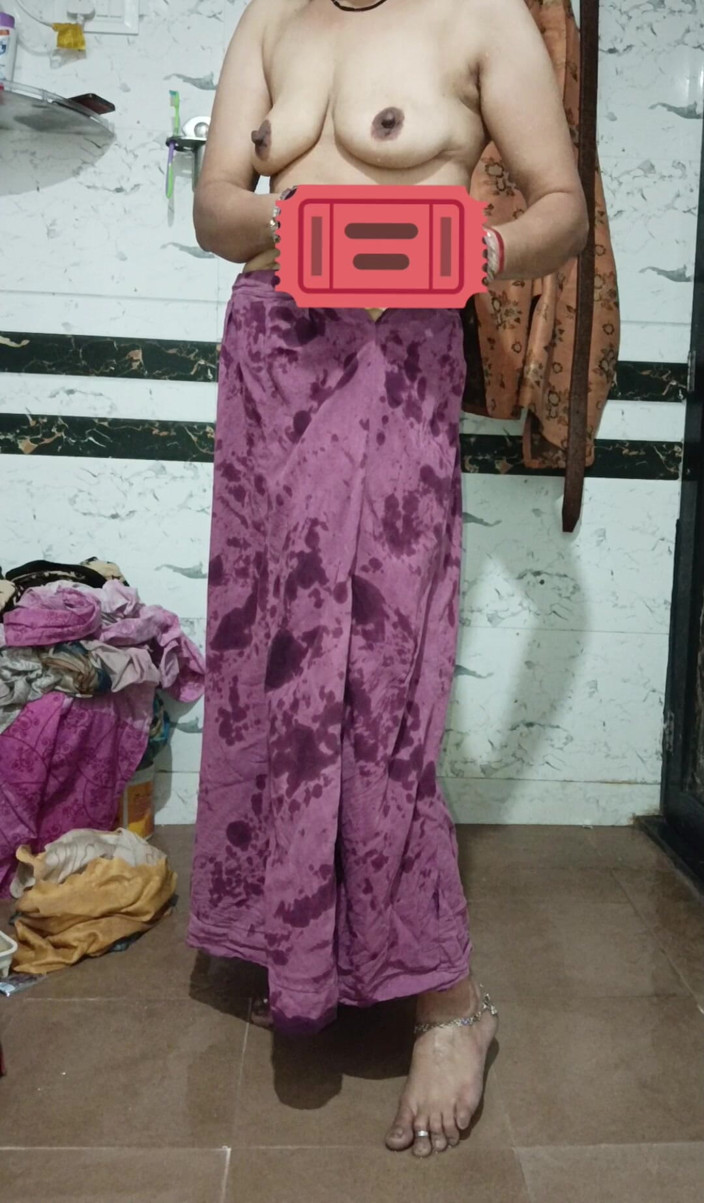 Priyahot77: Priya la bhabhi fait un show de corps sexy
