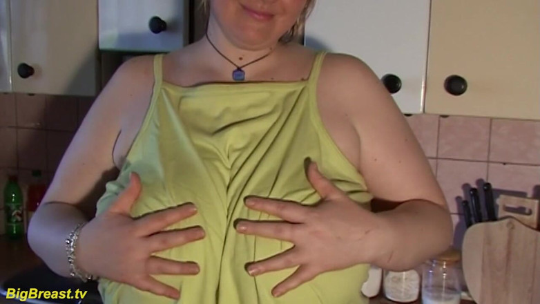 Big Breast: 极端饥渴的巨乳熟女独自在家