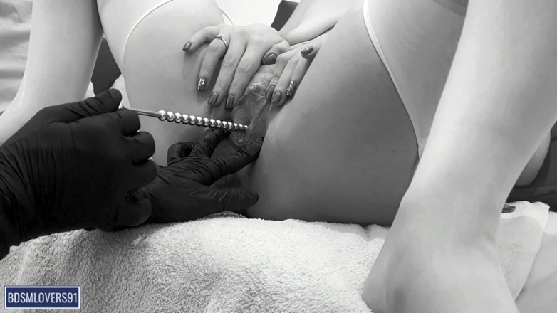 Bdsmlovers91: Papà allargo il mio buco del piscio - primo piano sonda