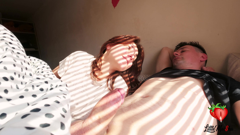 LittleMaisha: Matin, Avec Une Éjaculation Abondante, Au Lieu De L’avaler, Elle Recracha